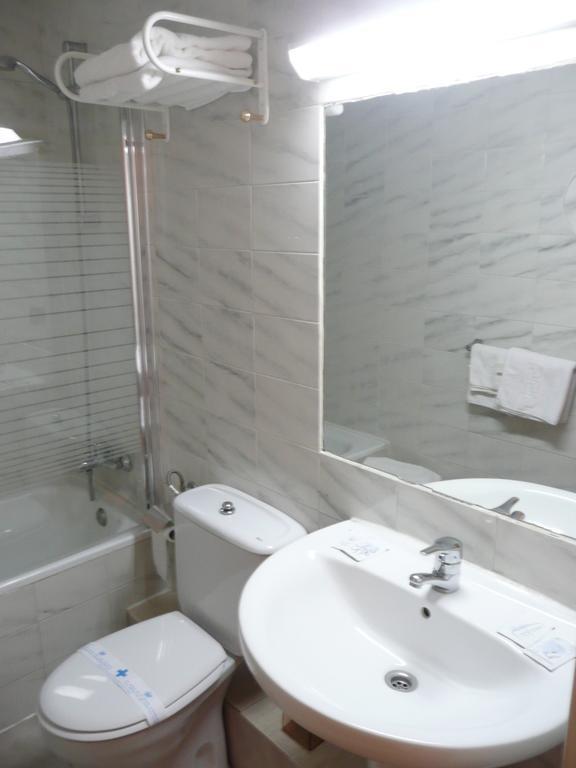 Pension Cinco Villas Логроньо Номер фото